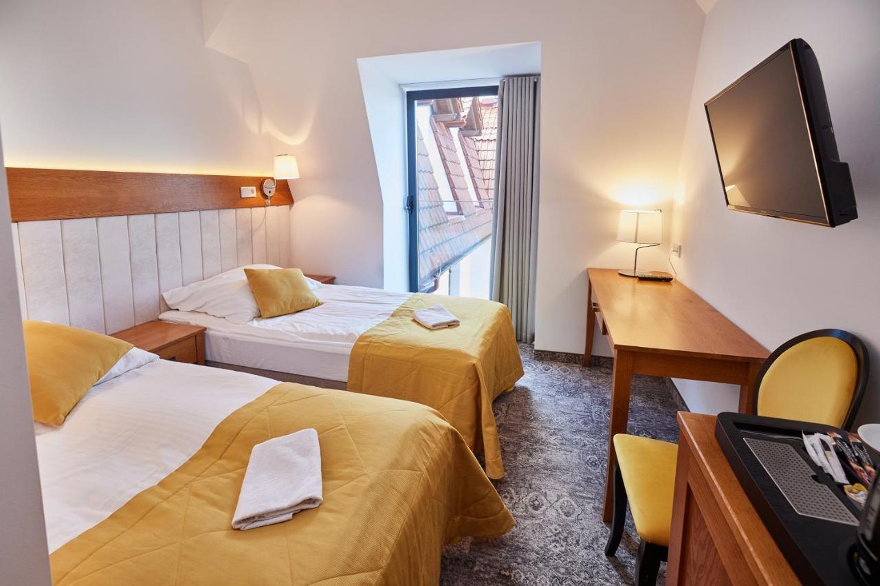 Debowy Dwor Hotell Ruda Rozaniecka Rom bilde