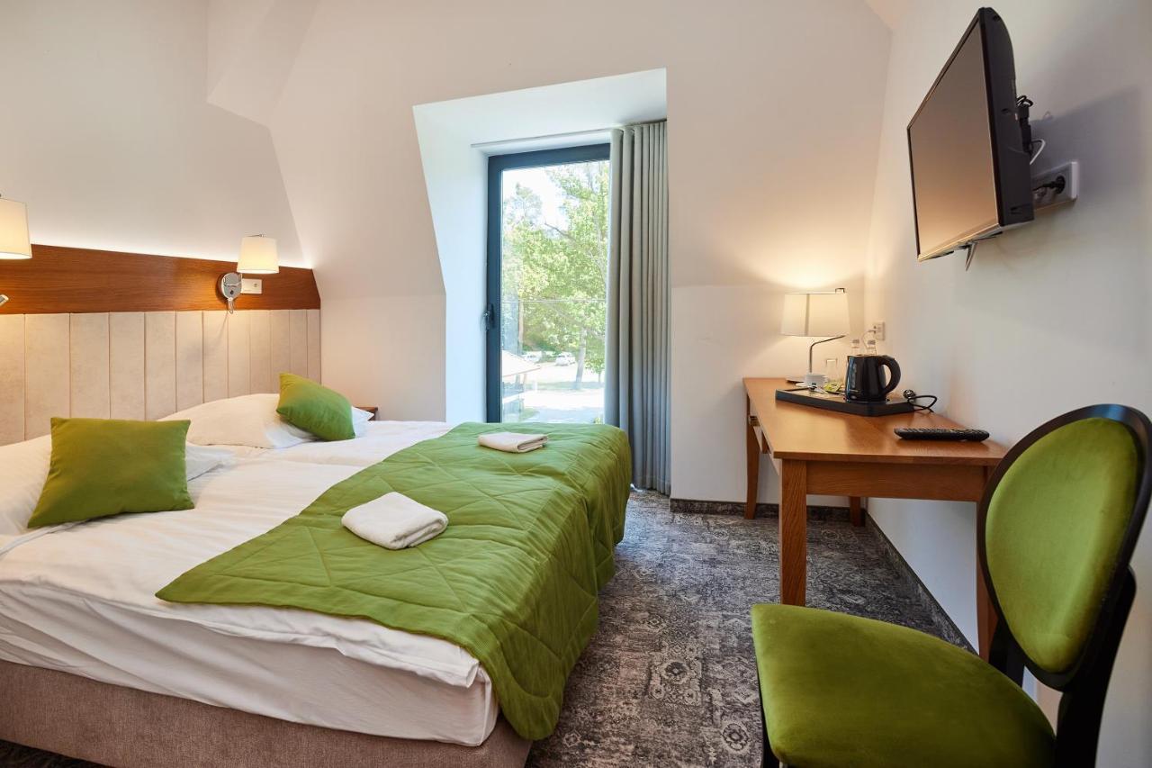 Debowy Dwor Hotell Ruda Rozaniecka Rom bilde