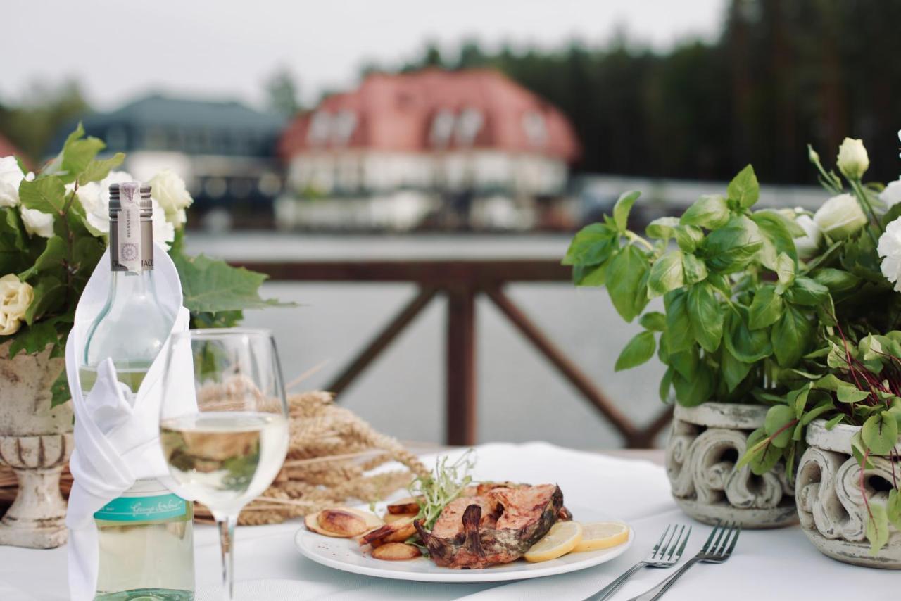 Debowy Dwor Hotell Ruda Rozaniecka Eksteriør bilde